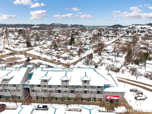 $379,900 | 529 Miller Drive, Unit 305, Grand Haven, MI 49417