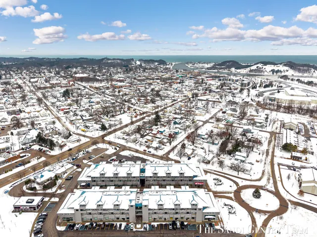 $379,900 | 529 Miller Drive, Unit 305, Grand Haven, MI 49417