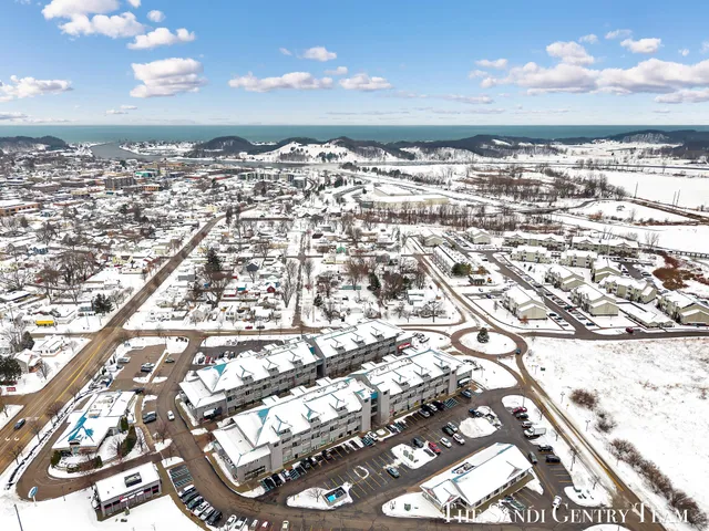 $379,900 | 529 Miller Drive, Unit 305, Grand Haven, MI 49417