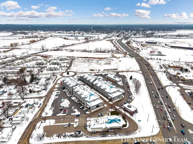 $379,900 | 529 Miller Drive, Unit 305, Grand Haven, MI 49417