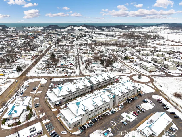 $379,900 | 529 Miller Drive, Unit 305, Grand Haven, MI 49417