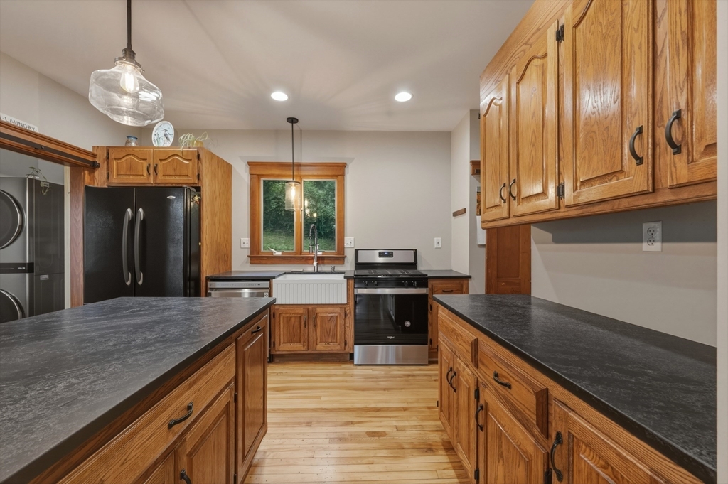 2 Biltmore Road Worcester, MA 01602 - Photo 7 of 39