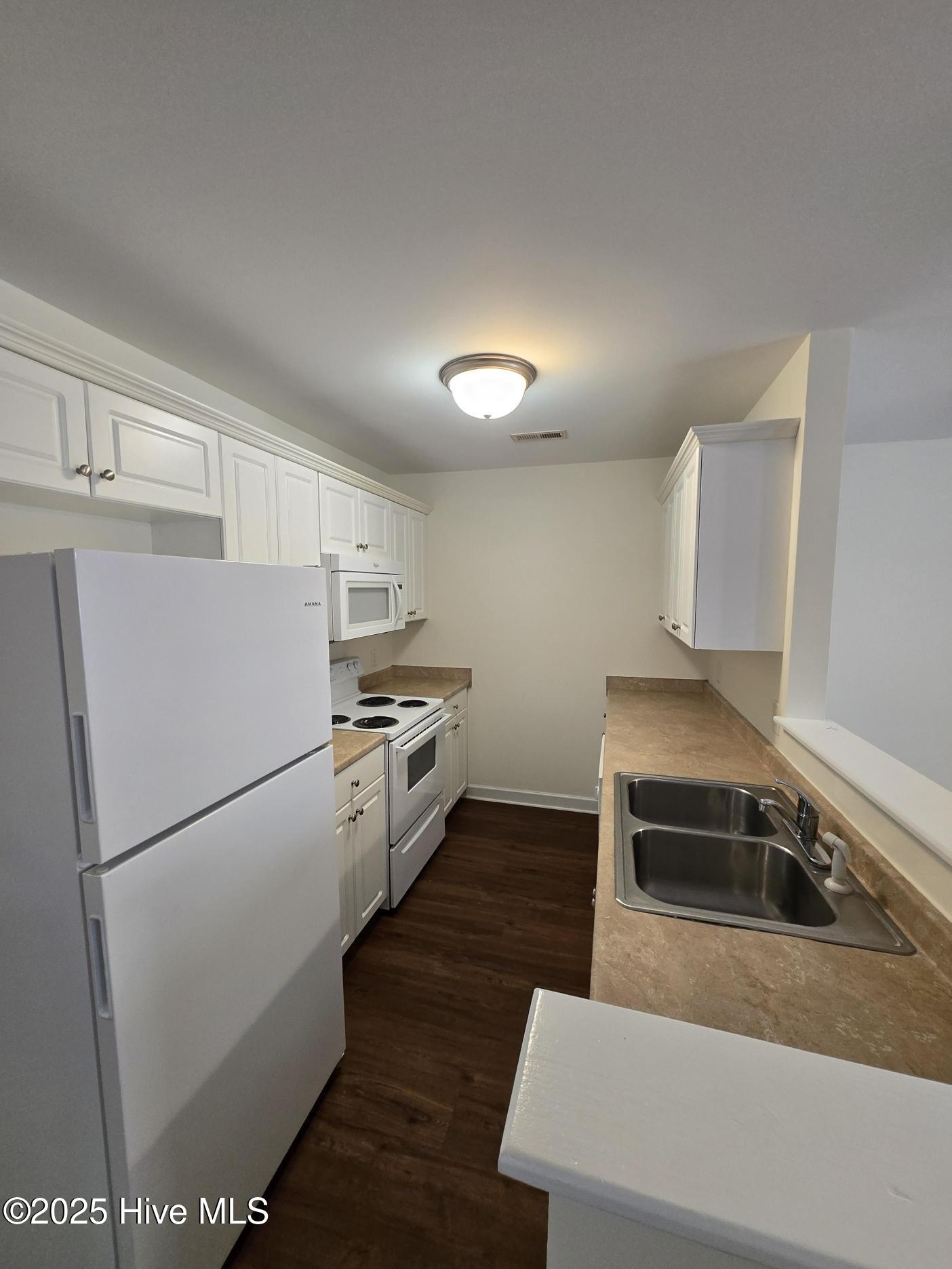 208 Durango Place Wilmington, NC 28403 - Photo 7 of 16 Media (83)