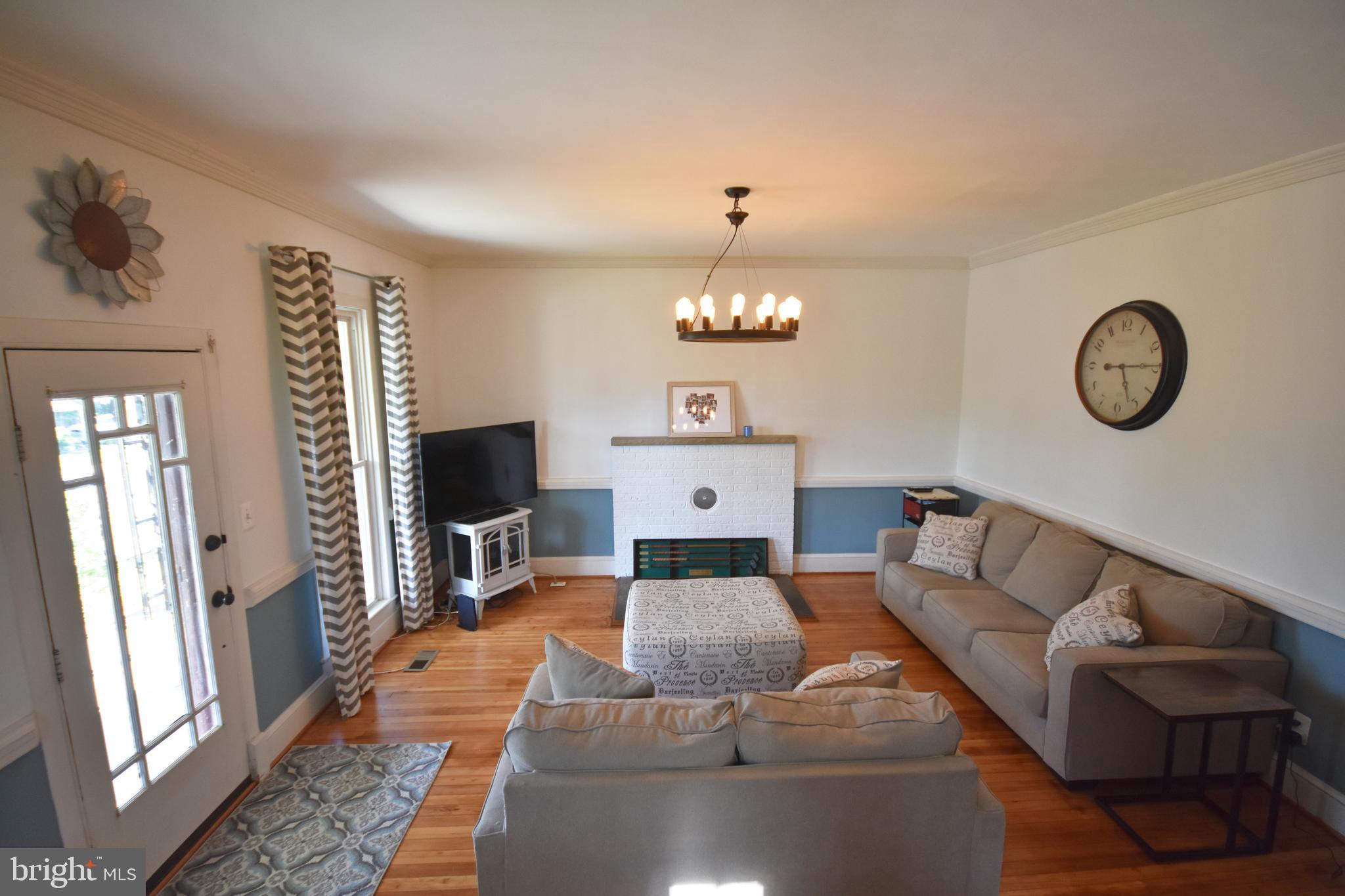 6249 Old Washington Road Elkridge, MD 21075 - Photo 17 of 38 Living room