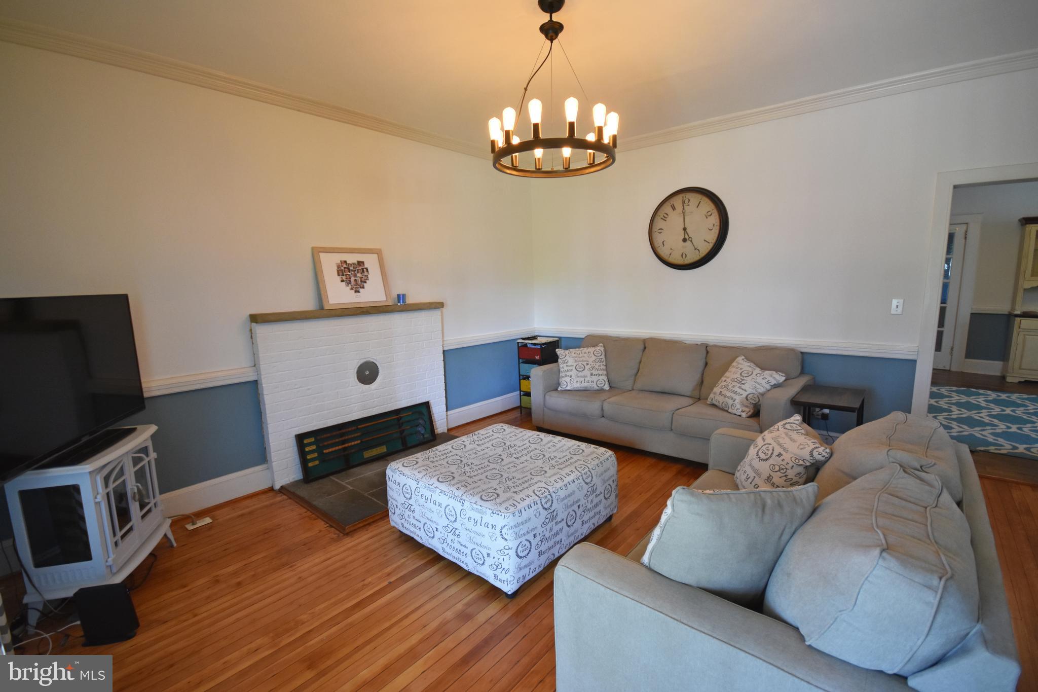 6249 Old Washington Road Elkridge, MD 21075 - Photo 18 of 38 Living room -Alternate view