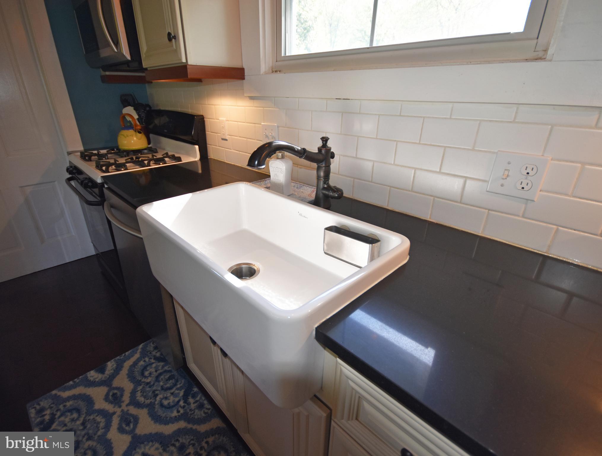 Farmhouse sink
