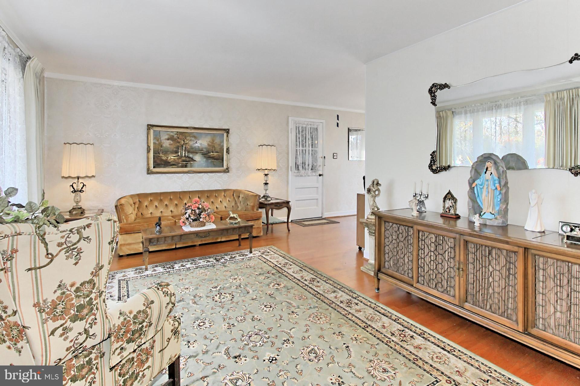 6907 Constance Drive Springfield, VA 22150 - Photo 4 of 36