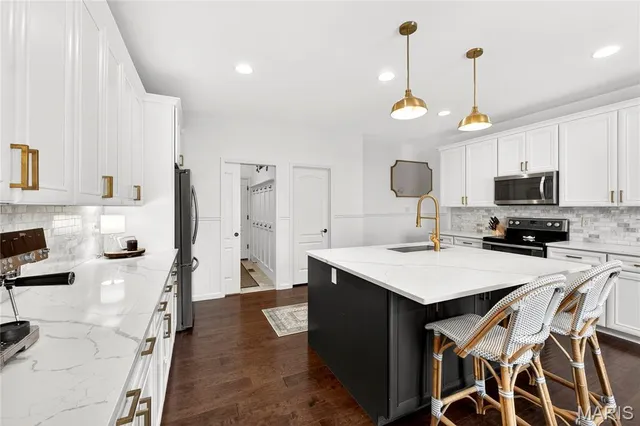 $650,000 | 2768 Brook Hill Lane, St. Charles, MO 63303