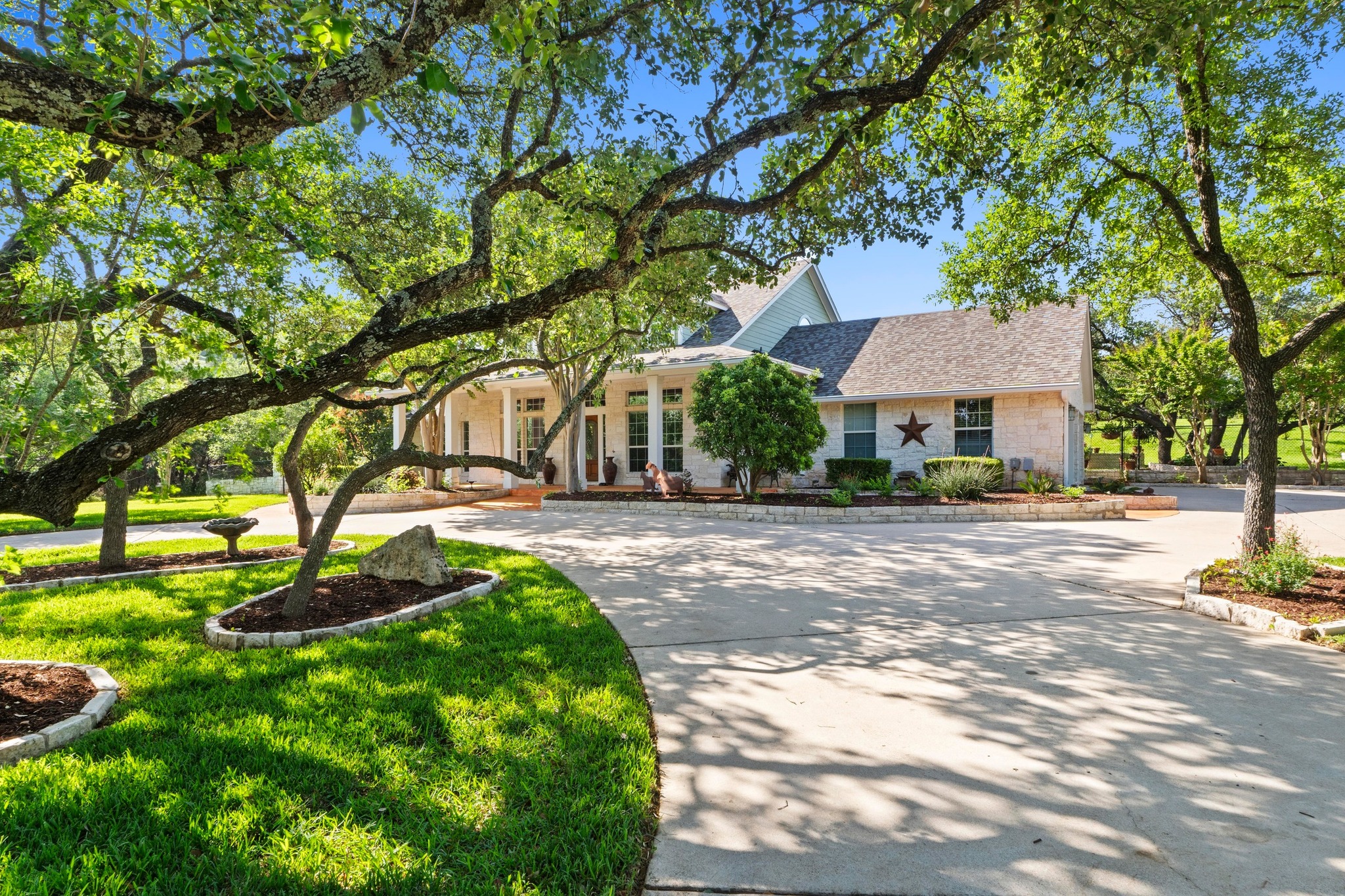 135 Tumbleweed Trail North Austin, TX 78733 - Photo 4 of 39 View of the front of the house from the right circle of the driveway
