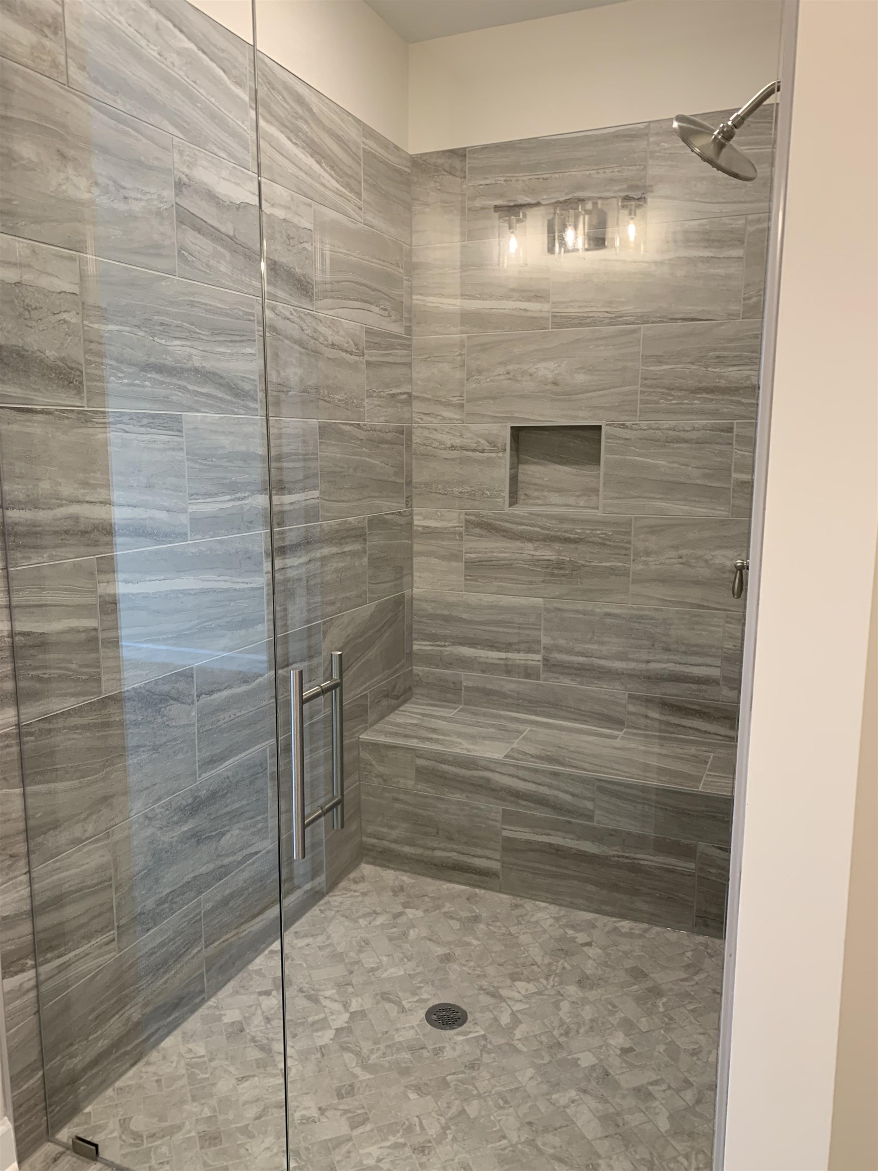 35 Grassy Hill Road Collierville, TN 38017 - Photo 17 of 33 a bathroom with a shower