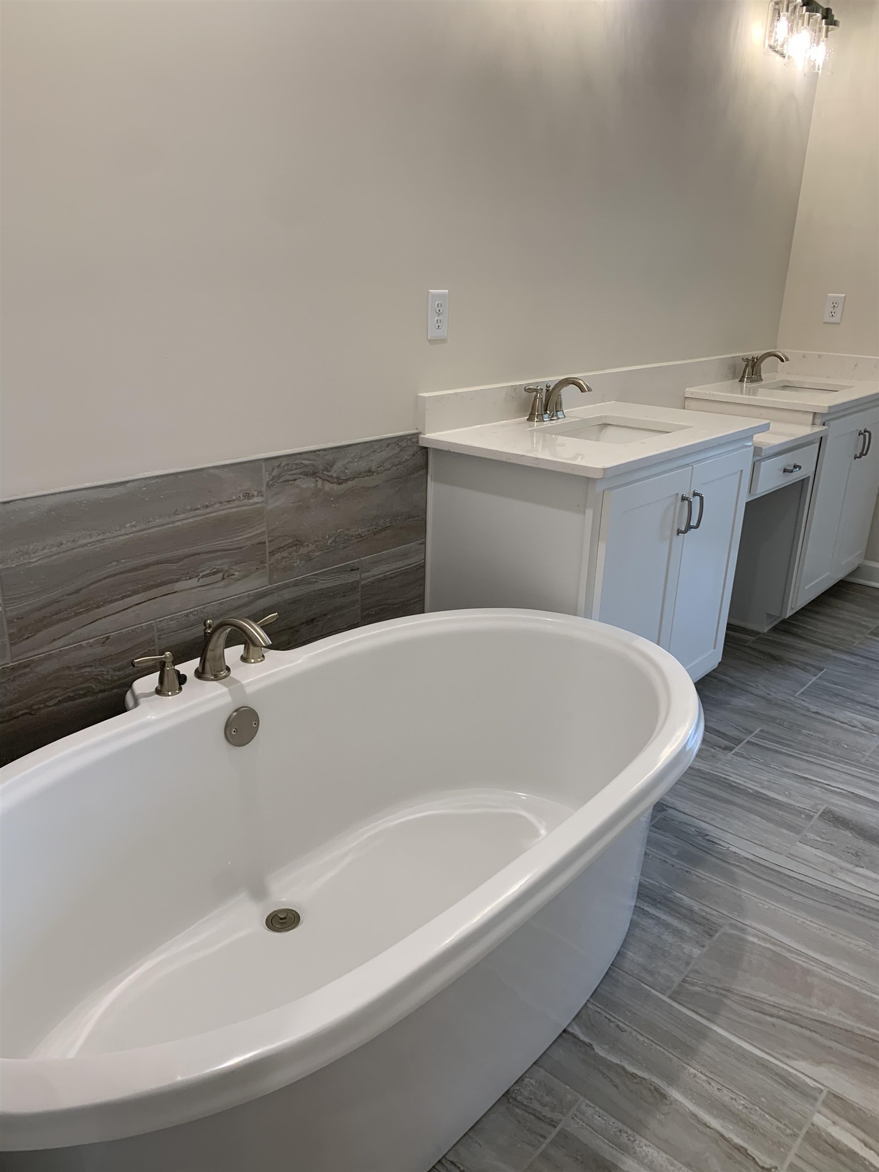 35 Grassy Hill Road Collierville, TN 38017 - Photo 18 of 33 a bath tub sitting next to a bathroom sink
