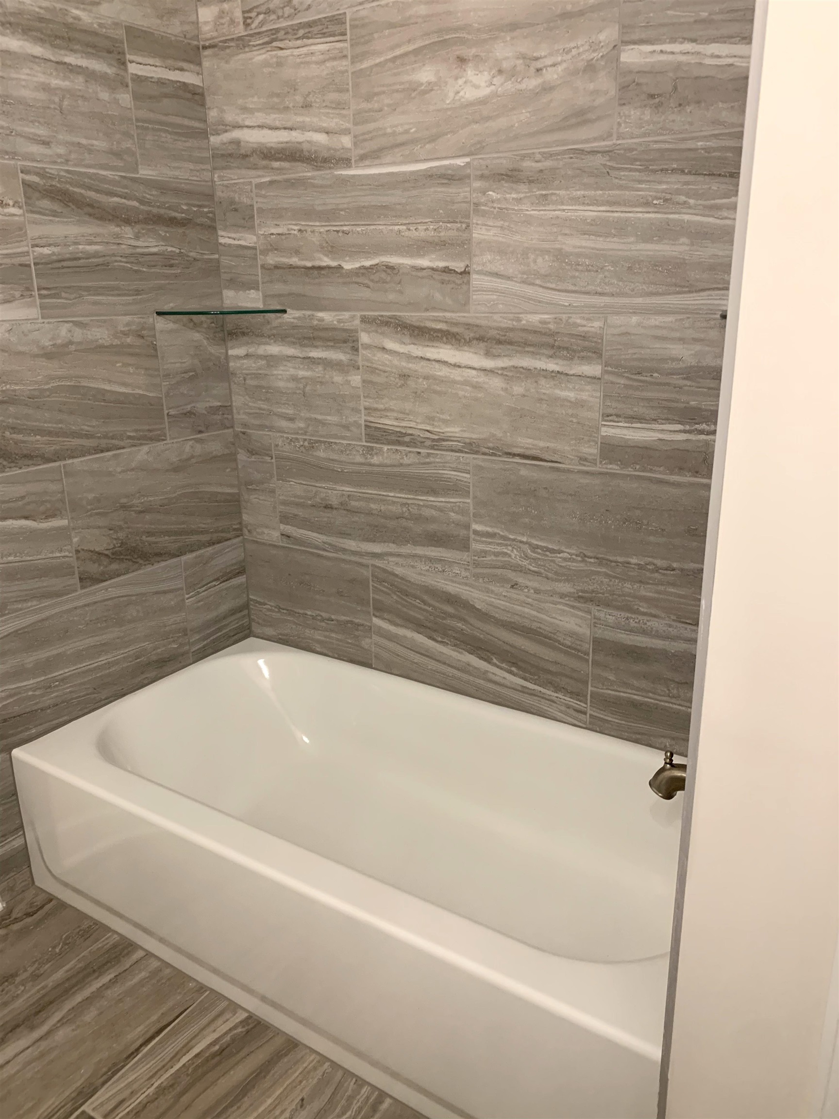 35 Grassy Hill Road Collierville, TN 38017 - Photo 24 of 33 a bathroom with a bathtub