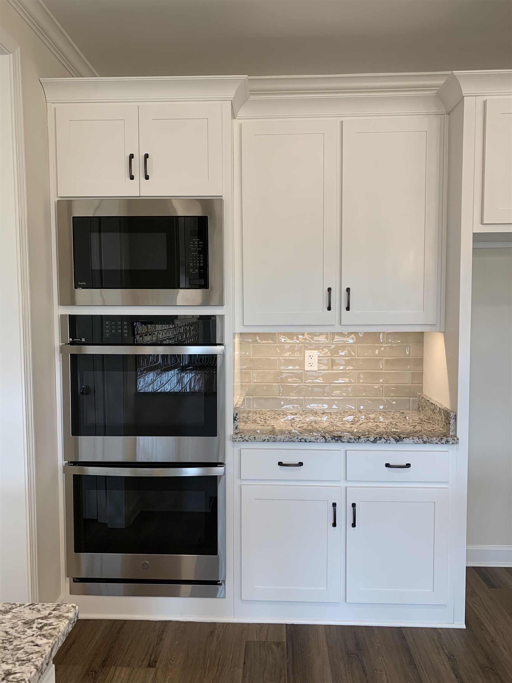 35 Grassy Hill Road Collierville, TN 38017 - Photo 7 of 33 a kitchen with granite countertop white cabinets and stainless steel appliances