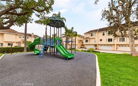 $1,087,000 | 2825 Plaza Del Amo, Unit 102, Torrance, CA 90503