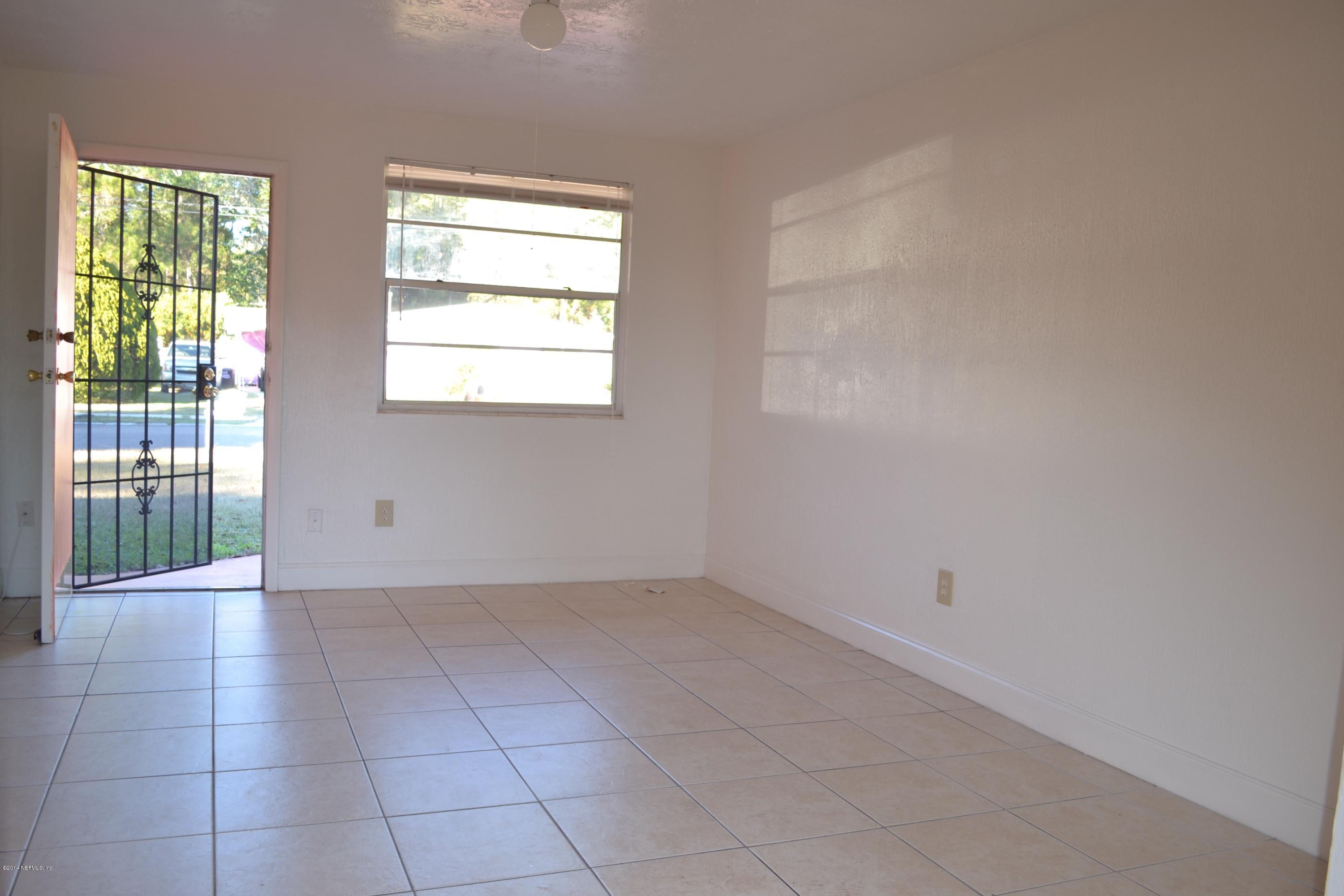 5040 Arrowsmith Road Jacksonville, FL 32208 - Photo 2 of 13 Tiled Greatroom
