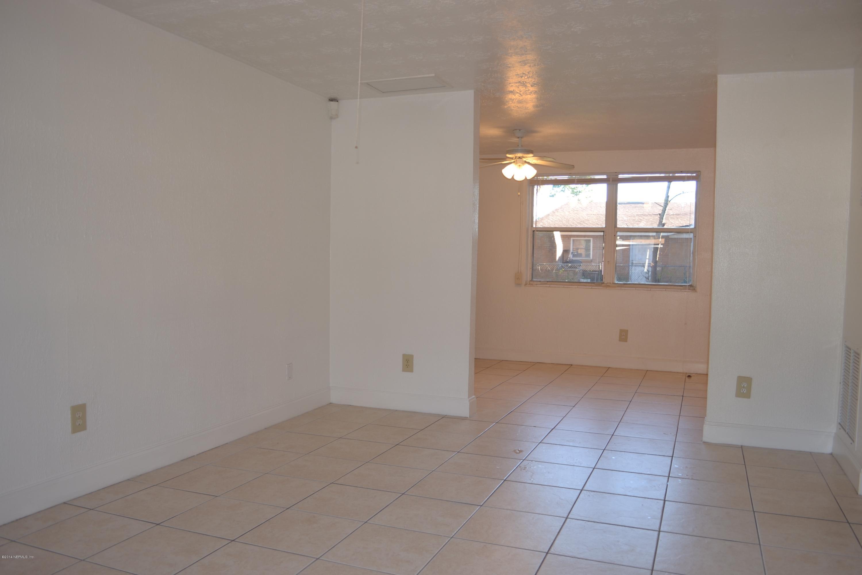 5040 Arrowsmith Road Jacksonville, FL 32208 - Photo 3 of 13 Greatroom opens to Dining by Kitchen