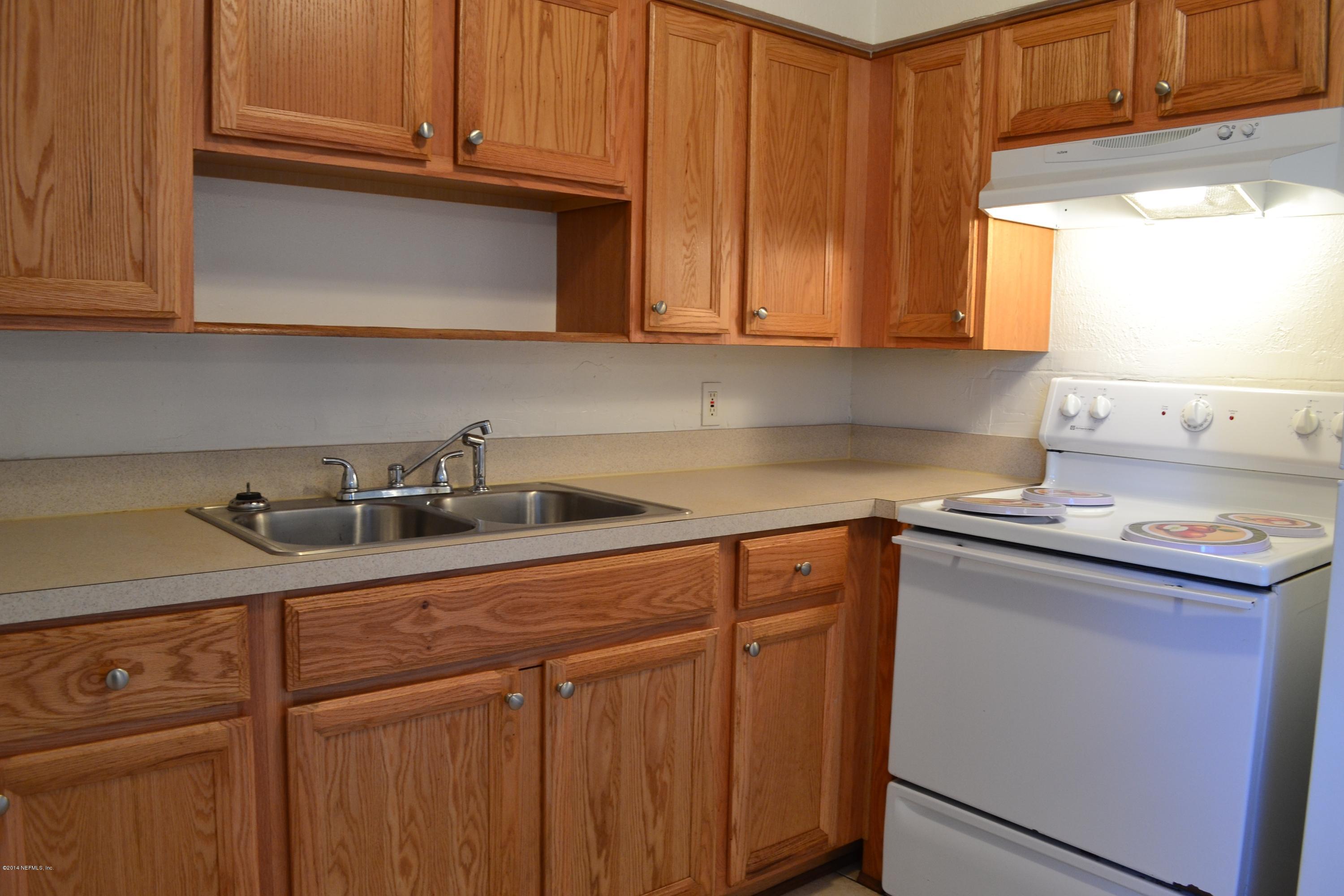 5040 Arrowsmith Road Jacksonville, FL 32208 - Photo 4 of 13 NEW Kitchen in 2010