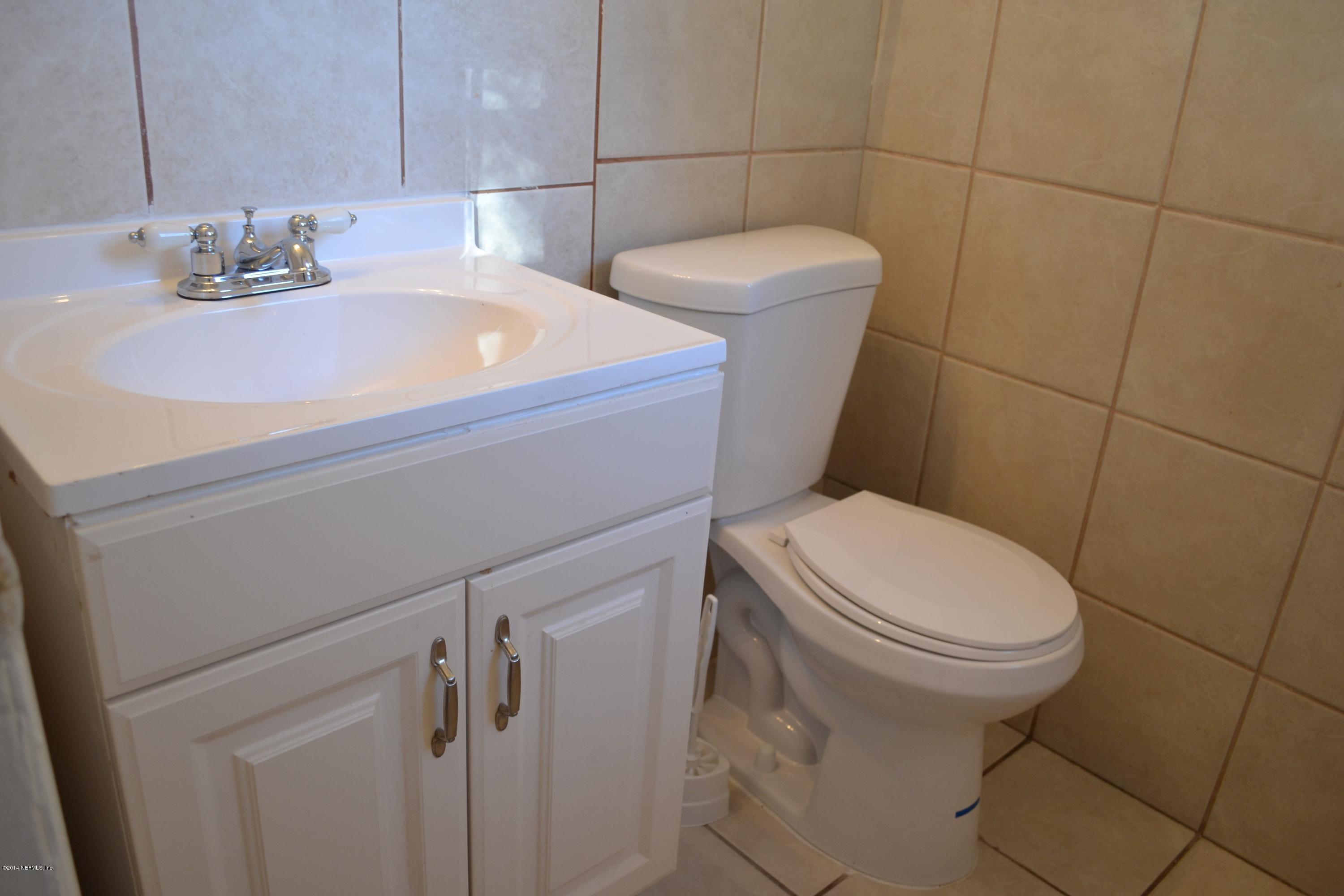 5040 Arrowsmith Road Jacksonville, FL 32208 - Photo 6 of 13 1.5 Updated Bathrooms