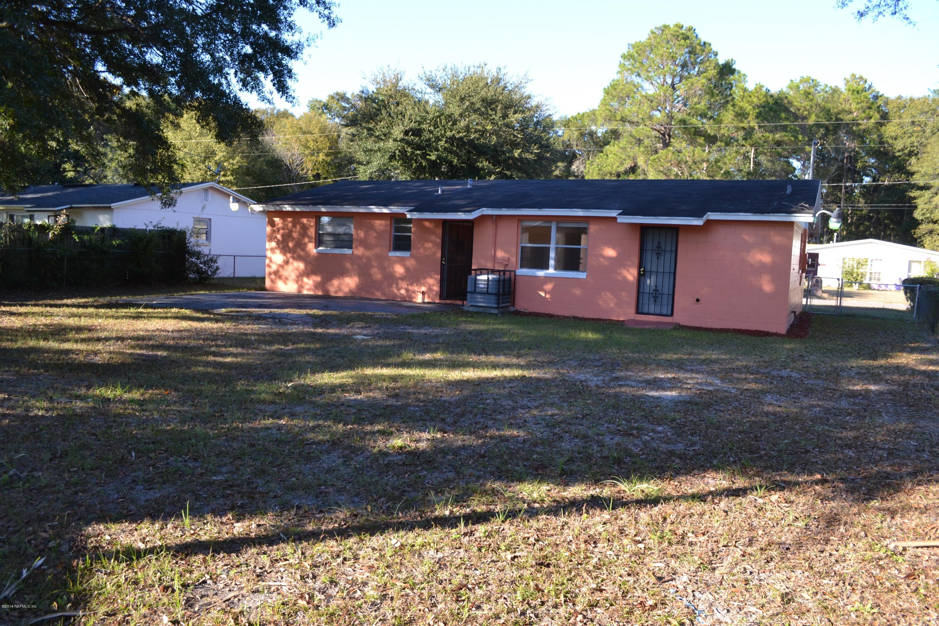 5040 Arrowsmith Road Jacksonville, FL 32208 - Photo 10 of 13 Large Rear Yard