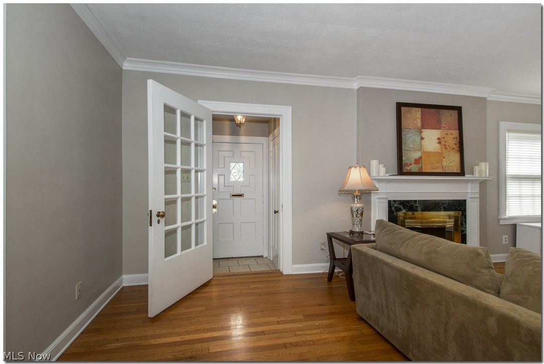 3008 Warrington Road Cleveland, OH 44120 - Photo 4 of 34