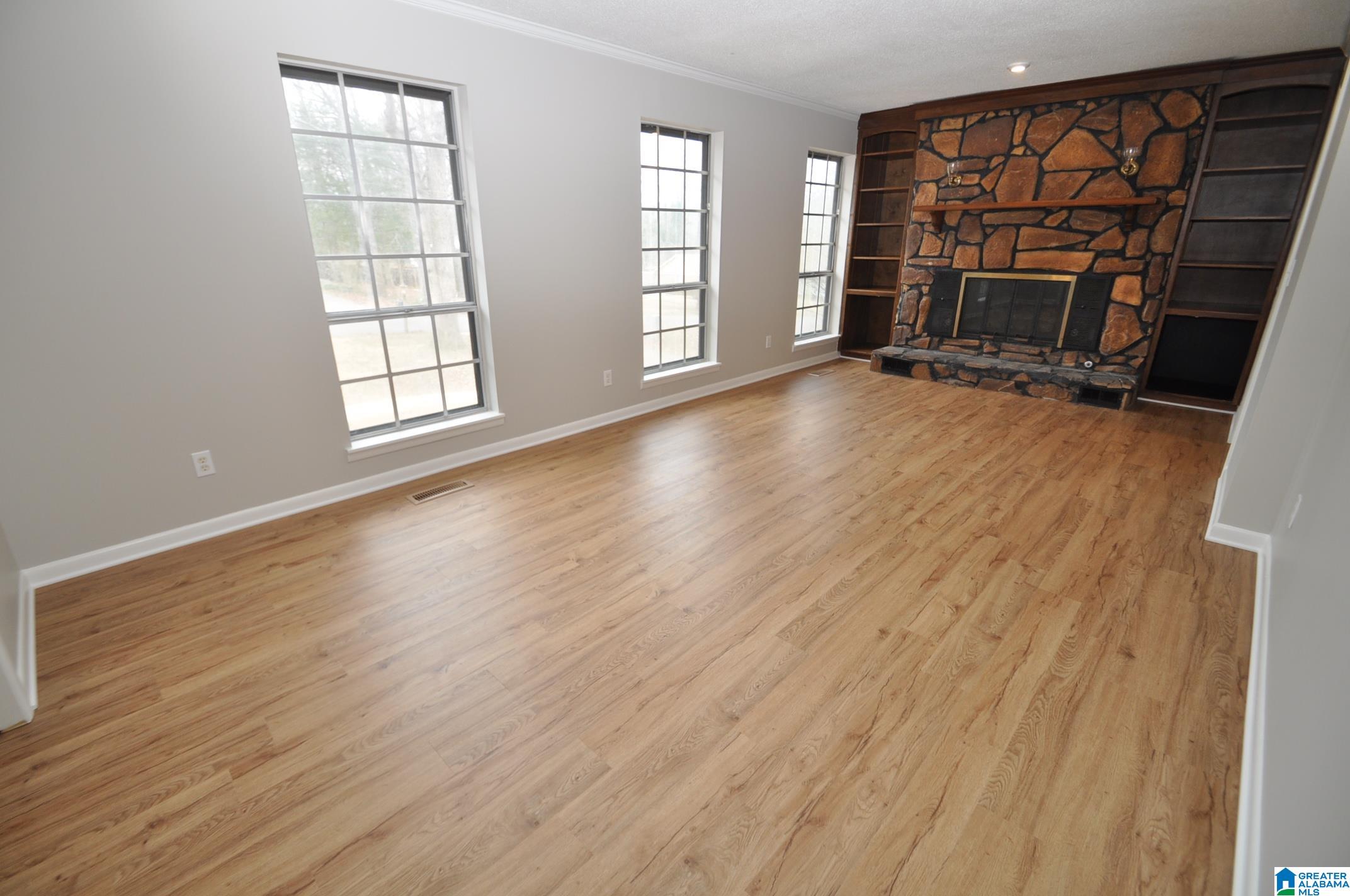 112 Oak Street Alabaster, AL 35114 - Photo 3 of 7