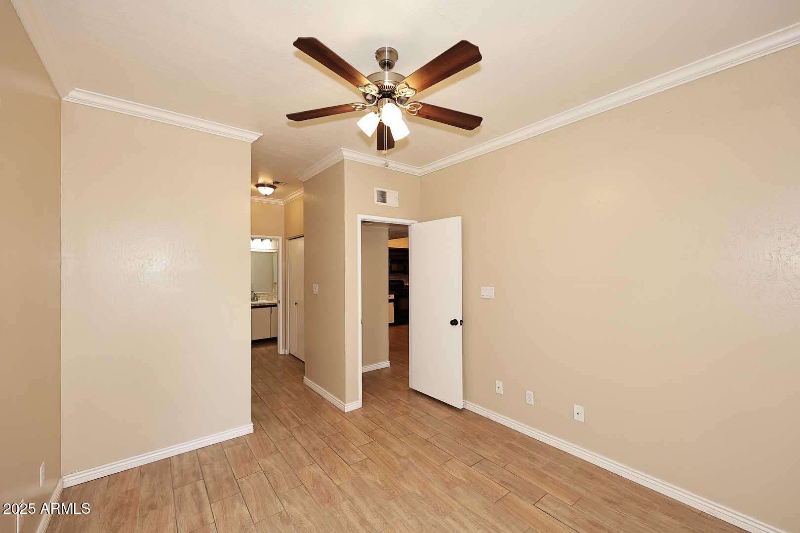 1126 West Elliot Road, Unit 1040 Chandler, AZ 85224 - Photo 4 of 25 Primary Suite