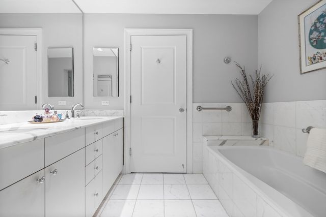 $2,850,000 | 100 Belvidere Street, Unit 7H, Boston, MA 02199