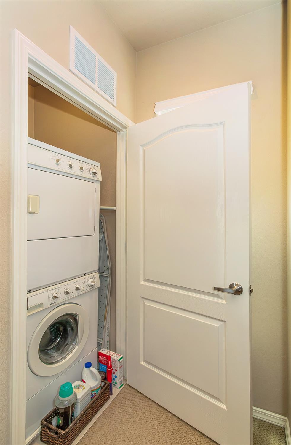4179 Harlan Ranch Boulevard Clovis, CA 93619 - Photo 17 of 47 a utility room with dryer and washer