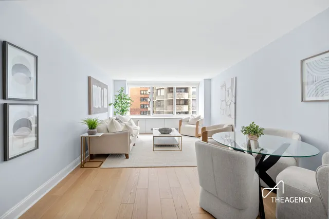 $825,000 | 61 West 62nd Street, Unit 5F | Upper West Side