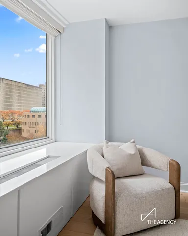 $825,000 | 61 West 62nd Street, Unit 5F | Upper West Side