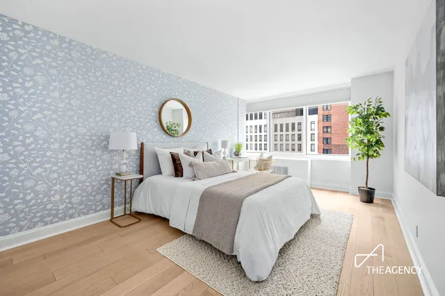 $825,000 | 61 West 62nd Street, Unit 5F | Upper West Side