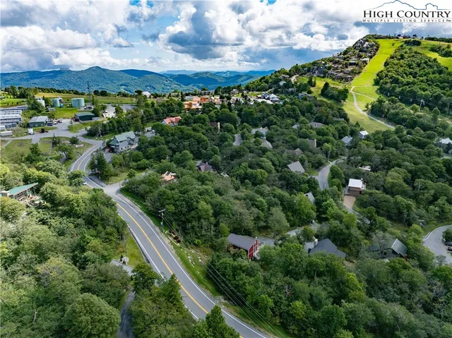 $540,000 | 104 Skiway Lane, Beech Mountain, NC 28604