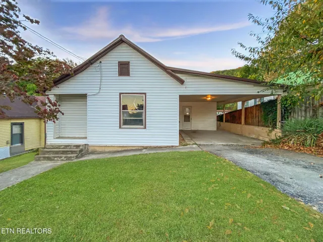 a view of a backyard of the house