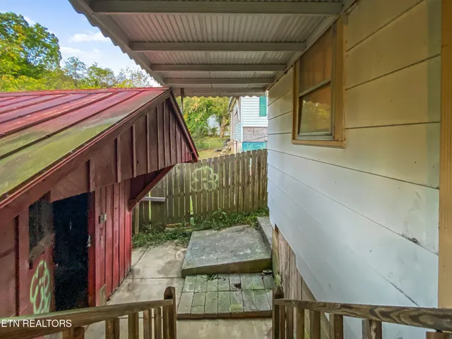a view of a backyard with a small cabin