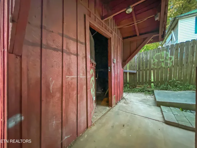 a view of an outdoor space