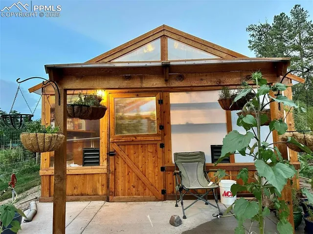 $1,200,000 | 8695 Pine Drive, Beulah, CO 81023