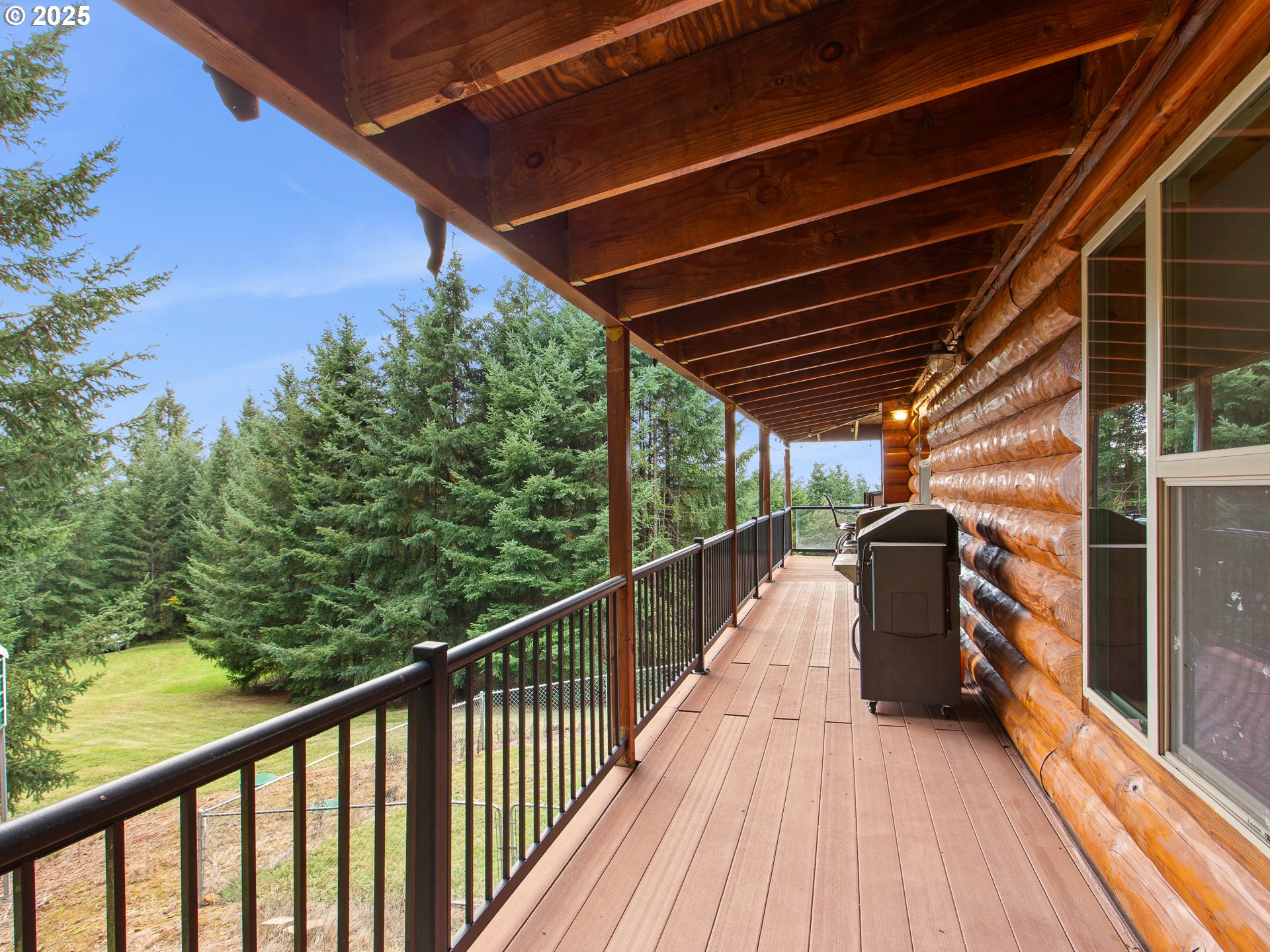 25520 Northeast 58th Street Vancouver, WA 98682 - Photo 42 of 48 a view of a balcony with chairs