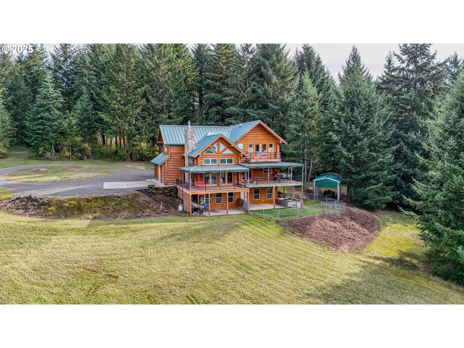 25520 Northeast 58th Street Vancouver, WA 98682 - Photo 45 of 48 a balcony with furniture and garden