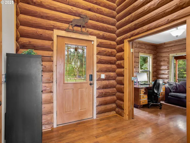 a view of entryway with workspace