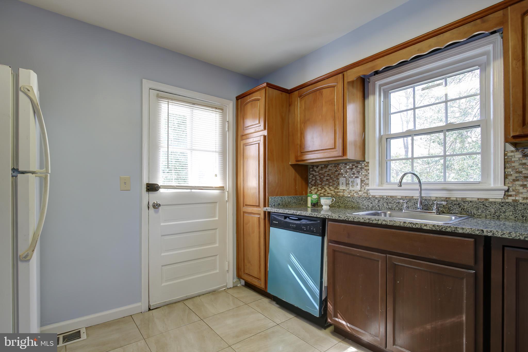 5205 Wheeler Road Oxon Hill, MD 20745 - Photo 14 of 29 Kitchen w/ outside door