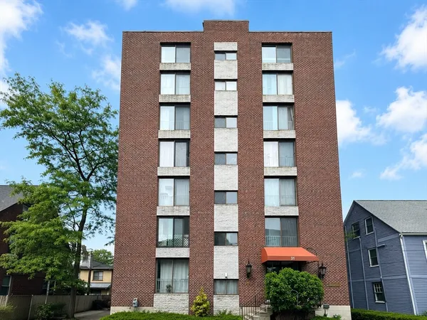 $4,200 | 31 Harris Street, Unit 102, Brookline, MA 02446
