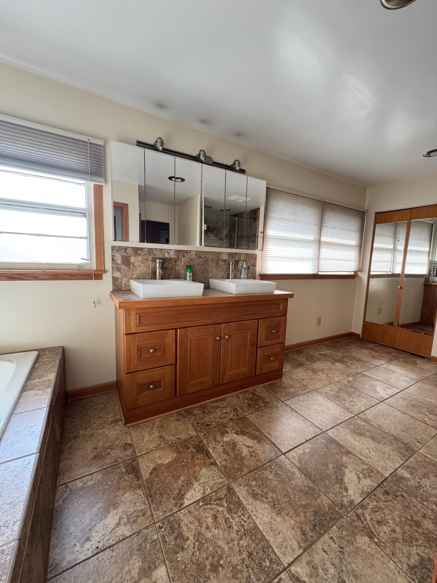 1328 Ridgeway Avenue Munster, IN 46321 - Photo 10 of 22 1500x2000