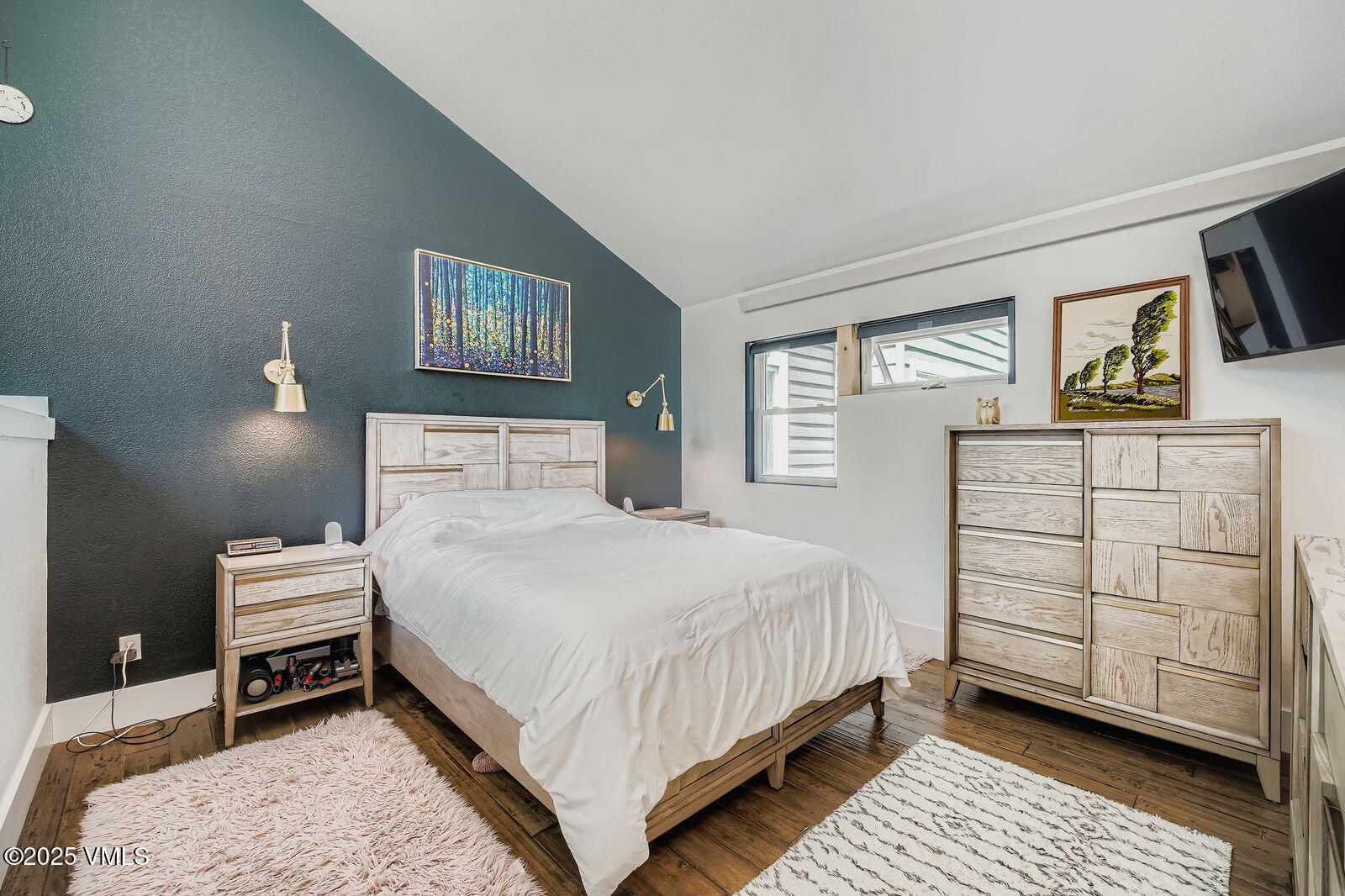 22 Wellington Lane, Unit 2 Edwards, CO 81632 - Photo 14 of 32 a bedroom with a bed a dresser and painting on the wall