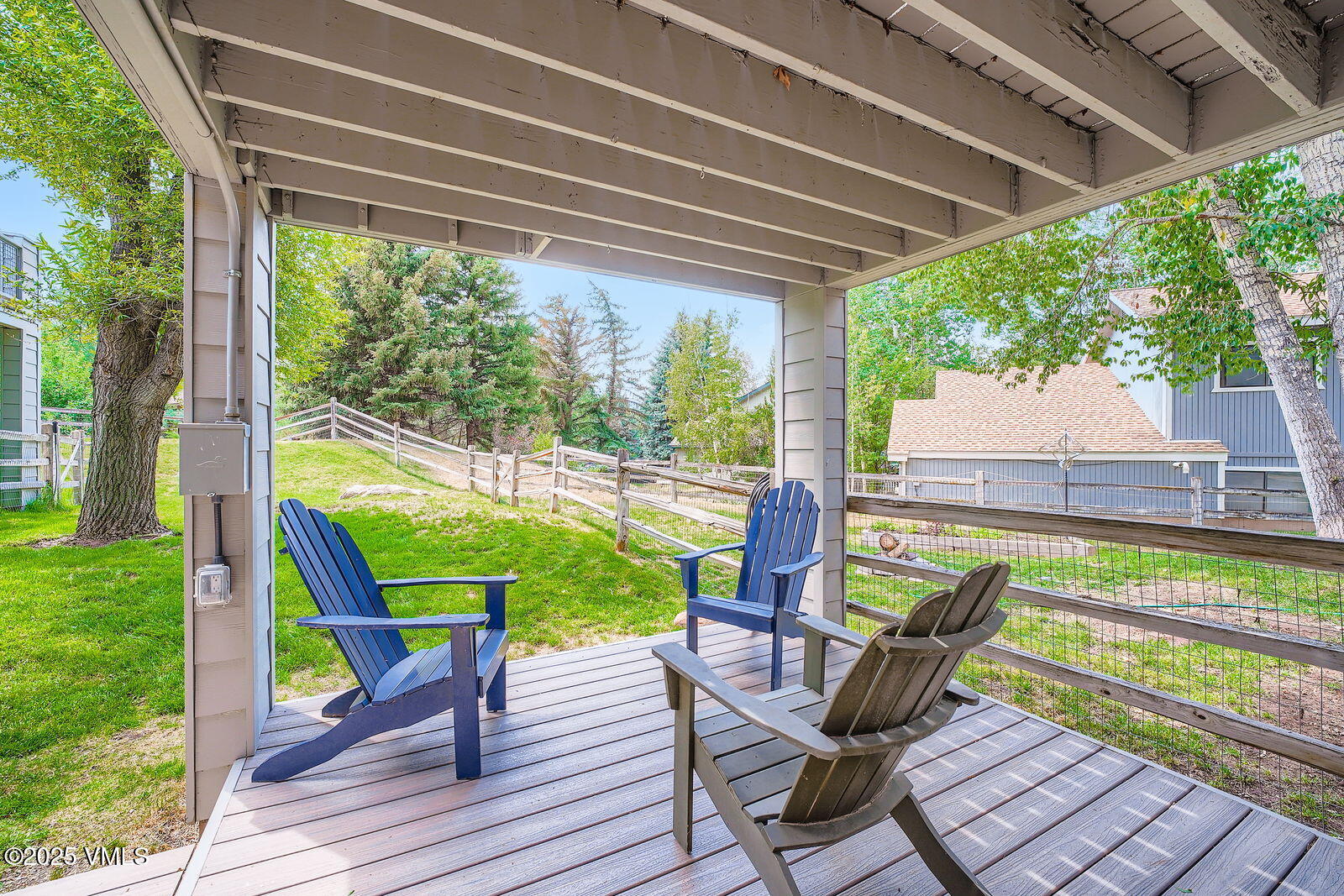 22 Wellington Lane, Unit 2 Edwards, CO 81632 - Photo 26 of 32 a view of a chair and table in patio with wooden fence