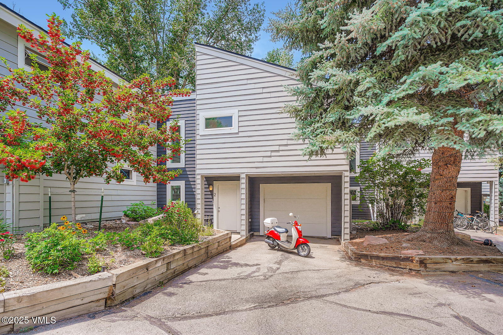 22 Wellington Lane, Unit 2 Edwards, CO 81632 - Photo 31 of 32 a view of a house with a yard and a garage