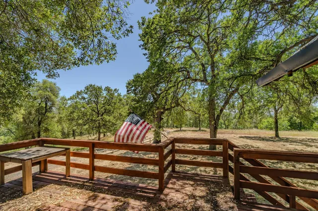 a view of a roof deck with wooden floor and fence