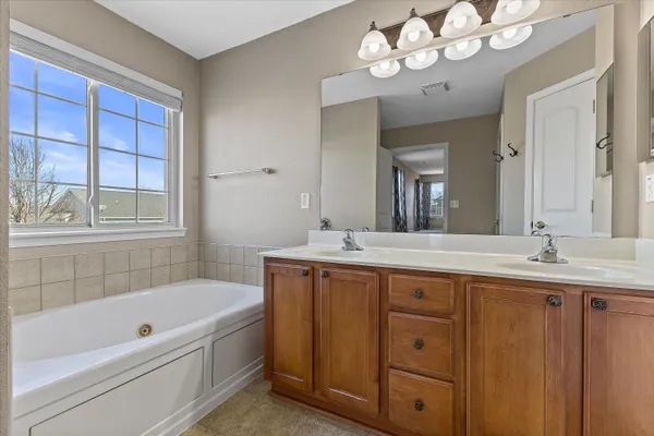 $519,900 | 770 Meadowview Lane, Johnson Creek, WI 53038