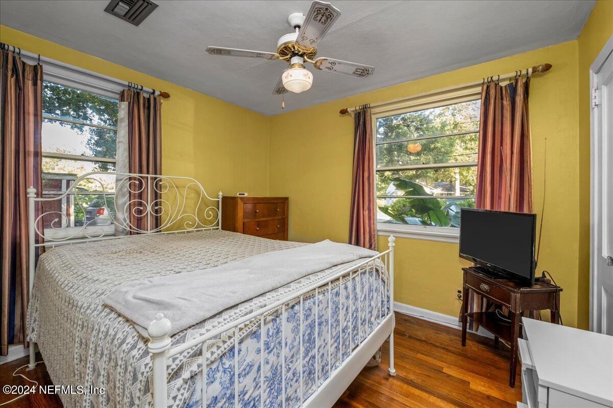 6554 Ortolan Avenue Jacksonville, FL 32216 - Photo 19 of 30 a bedroom that has a bed and a table in it