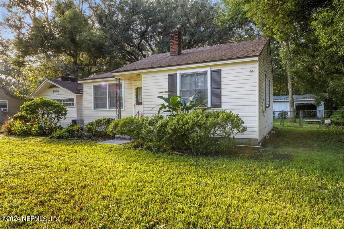 6554 Ortolan Avenue Jacksonville, FL 32216 - Photo 3 of 30 a front view of a house with garden