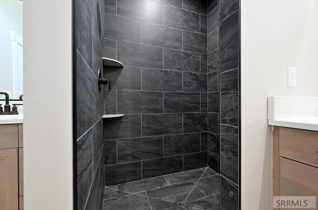 527 Fieldstone Avenue Rigby, ID 83442 - Photo 6 of 15 Primary Ensuite